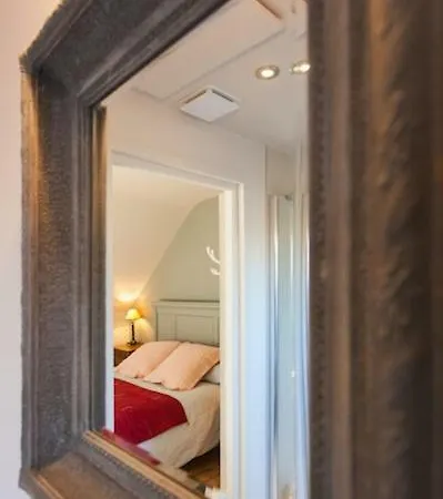 Guest house La Maison Les Mimosas 4*